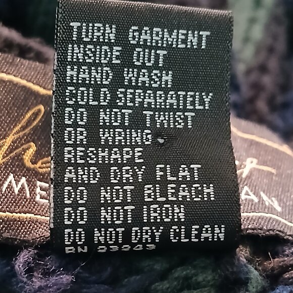 Handknit Metropolitan Woman Sweater - Picture 13 of 13